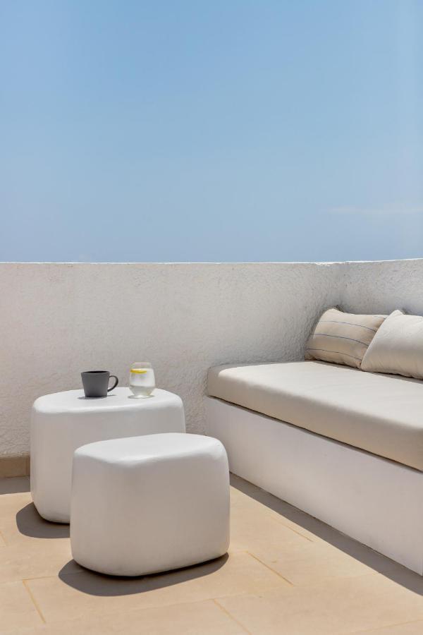 Voca Hotel & Suites Kamari  Ngoại thất bức ảnh